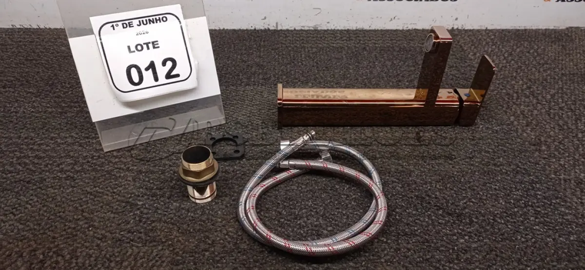 LOTE 012 - 01 TORNEIRA MISTURADOR MARCA PRIZI COM ACESSÓRIOS. (NO ESTADO) ATENÇÃO! FAZER A VISITAÇÃO ANTES DE ARREMATAR, NÃO SABEMOS SE FUNCIONA, LEILÃO NÃO TEM GARANTIA E NEM DEVOLUÇÃO, SUJEITO A POSSÍVEIS AVARIAS VISÍVEIS/OCULTAS E/OU AUSÊNCIA DE COMPONENTES.