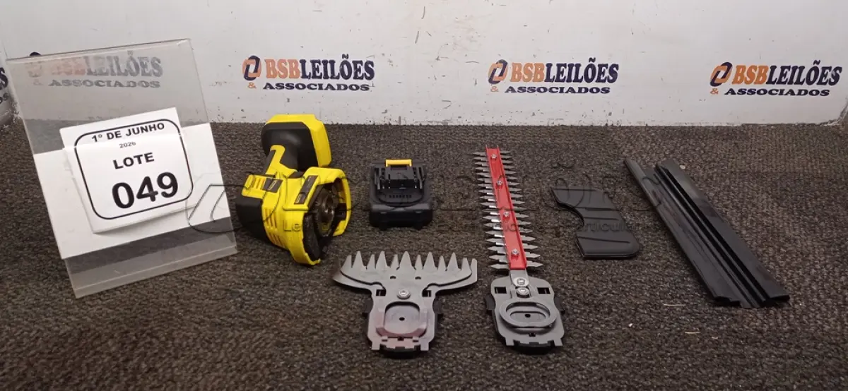LOTE 049 - 01 CORTADOR DE CERCA VIVA A BATERIA 21V MARCA BOMVINK. (NO ESTADO) ATENÇÃO! FAZER A VISITAÇÃO ANTES DE ARREMATAR, NÃO SABEMOS SE FUNCIONA, LEILÃO NÃO TEM GARANTIA E NEM DEVOLUÇÃO, SUJEITO A POSSÍVEIS AVARIAS VISÍVEIS/OCULTAS E/OU AUSÊNCIA DE COMPONENTES.