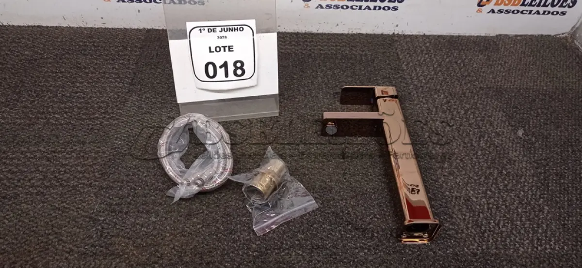 LOTE 018 - 01 TORNEIRA MISTURADOR MARCA PRIZI COM ACESSÓRIOS. (NO ESTADO) ATENÇÃO! FAZER A VISITAÇÃO ANTES DE ARREMATAR, NÃO SABEMOS SE FUNCIONA, LEILÃO NÃO TEM GARANTIA E NEM DEVOLUÇÃO, SUJEITO A POSSÍVEIS AVARIAS VISÍVEIS/OCULTAS E/OU AUSÊNCIA DE COMPONENTES.