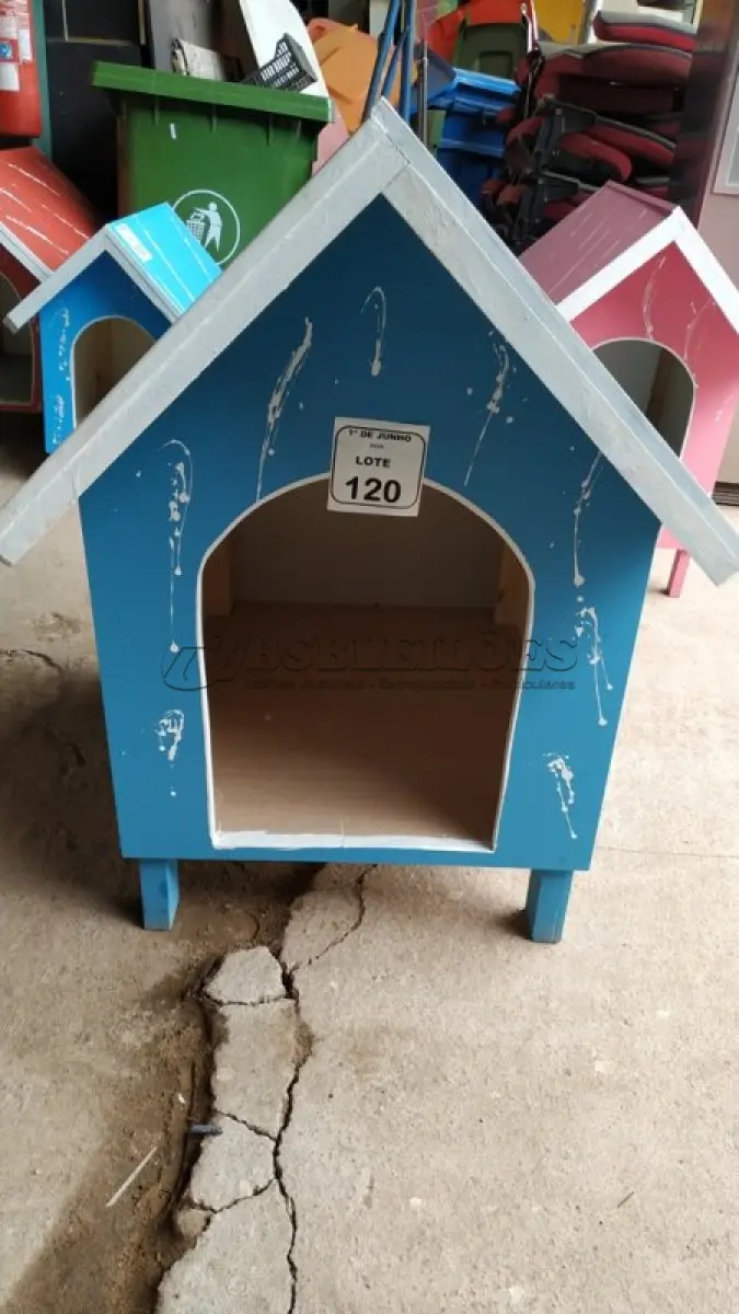 LOTE 120 - 01 CASA PARA PETS EM MADEIRA. (NO ESTADO) ATENÇÃO! FAZER A VISITAÇÃO ANTES DE ARREMATAR, NÃO SABEMOS SE FUNCIONA, LEILÃO NÃO TEM GARANTIA E NEM DEVOLUÇÃO, SUJEITO A POSSÍVEIS AVARIAS VISÍVEIS/OCULTAS E/OU AUSÊNCIA DE COMPONENTES.
