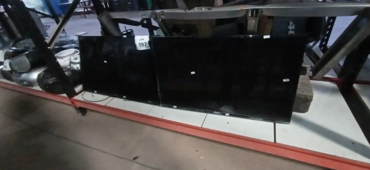 LOTE 092 - 02 TVS LCD 32’’ MARCAS PERTO E PANASONIC. (NO ESTADO) ATENÇÃO! FAZER A VISITAÇÃO ANTES DE ARREMATAR, NÃO SABEMOS SE FUNCIONA, LEILÃO NÃO TEM GARANTIA E NEM DEVOLUÇÃO, SUJEITO A POSSÍVEIS AVARIAS VISÍVEIS/OCULTAS E/OU AUSÊNCIA DE COMPONENTES.