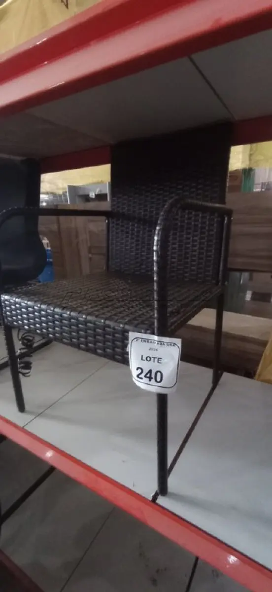 LOTE 240 - 01 CADEIRA DE JARDIM. (NO ESTADO EM QUE SE ENCONTRA. SUJEITO A AVARIAS OCULTAS/VISÍVEIS.) BH1599R