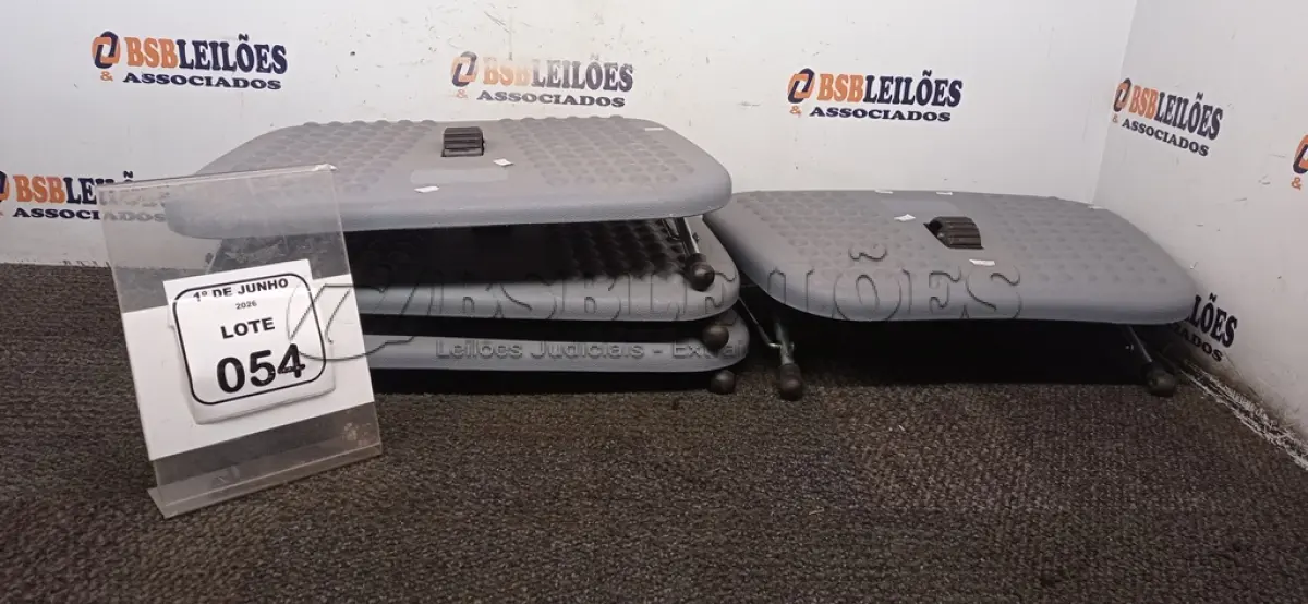 LOTE 054 - 04 APOIOS ERGONÔMICOS PARA PÉS. (NO ESTADO) ATENÇÃO! FAZER A VISITAÇÃO ANTES DE ARREMATAR, NÃO SABEMOS SE FUNCIONA, LEILÃO NÃO TEM GARANTIA E NEM DEVOLUÇÃO, SUJEITO A POSSÍVEIS AVARIAS VISÍVEIS/OCULTAS E/OU AUSÊNCIA DE COMPONENTES.