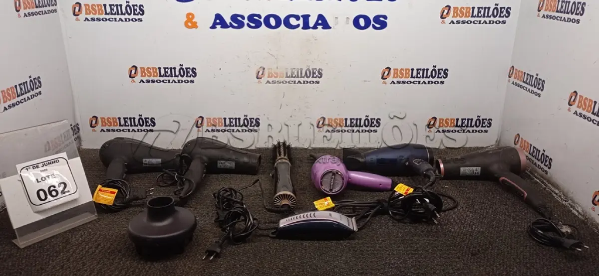 LOTE 062 - 01 ESCOVA DE CABELO ELÉTRICA, 01 MÁQUINA DE CORTAR CABELO E 05 SECADORES DE MODELOS DIVERSOS MARCA MONDIAL. (NO ESTADO) ATENÇÃO! FAZER A VISITAÇÃO ANTES DE ARREMATAR, NÃO SABEMOS SE FUNCIONA, LEILÃO NÃO TEM GARANTIA E NEM DEVOLUÇÃO, SUJEITO A POSSÍVEIS AVARIAS VISÍVEIS/OCULTAS E/OU AUSÊNCIA DE COMPONENTES.