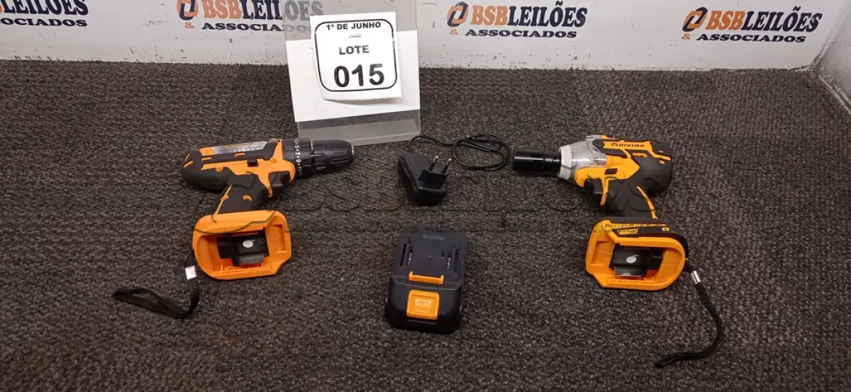 LOTE 015 - 01 PARAFUSADEIRA DE IMPACTO PNEUMÁTICA COM BATERIA 48V E 01 PARAFUSADEIRA E FURADEIRA SEM BATERIA MARCA OIVIDA. (NO ESTADO) ATENÇÃO! FAZER A VISITAÇÃO ANTES DE ARREMATAR, NÃO SABEMOS SE FUNCIONA, LEILÃO NÃO TEM GARANTIA E NEM DEVOLUÇÃO, SUJEITO A POSSÍVEIS AVARIAS VISÍVEIS/OCULTAS E/OU AUSÊNCIA DE COMPONENTES.