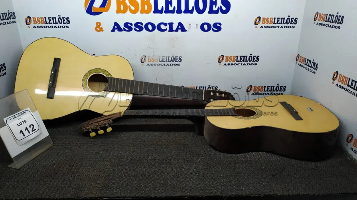 LOTE 112 - 02 VIOLÕES MARCA HEAD. (NO ESTADO) ATENÇÃO! FAZER A VISITAÇÃO ANTES DE ARREMATAR, NÃO SABEMOS SE FUNCIONA, LEILÃO NÃO TEM GARANTIA E NEM DEVOLUÇÃO, SUJEITO A POSSÍVEIS AVARIAS VISÍVEIS/OCULTAS E/OU AUSÊNCIA DE COMPONENTES.