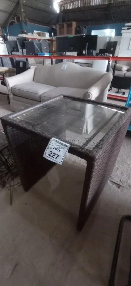 LOTE 227 - 01 MESA DE JARDIM. (NO ESTADO EM QUE SE ENCONTRA. SUJEITO A AVARIAS OCULTAS/VISÍVEIS.) BH1585D
