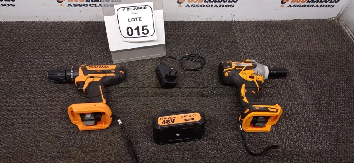 LOTE 015 - 01 PARAFUSADEIRA DE IMPACTO PNEUMÁTICA COM BATERIA 48V E 01 PARAFUSADEIRA E FURADEIRA SEM BATERIA MARCA OIVIDA. (NO ESTADO) ATENÇÃO! FAZER A VISITAÇÃO ANTES DE ARREMATAR, NÃO SABEMOS SE FUNCIONA, LEILÃO NÃO TEM GARANTIA E NEM DEVOLUÇÃO, SUJEITO A POSSÍVEIS AVARIAS VISÍVEIS/OCULTAS E/OU AUSÊNCIA DE COMPONENTES.