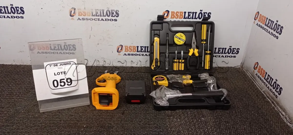 LOTE 059 - 01 TESOURA DE PODA COM BATERIA 48V MARCA OIVIDA E 01 KIT DE FERRAMENTA BÁSICAS MARCA BOMVINK. (NO ESTADO) ATENÇÃO! FAZER A VISITAÇÃO ANTES DE ARREMATAR, NÃO SABEMOS SE FUNCIONA, LEILÃO NÃO TEM GARANTIA E NEM DEVOLUÇÃO, SUJEITO A POSSÍVEIS AVARIAS VISÍVEIS/OCULTAS E/OU AUSÊNCIA DE COMPONENTES.