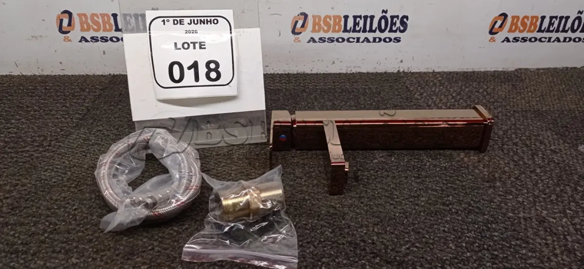 LOTE 018 - 01 TORNEIRA MISTURADOR MARCA PRIZI COM ACESSÓRIOS. (NO ESTADO) ATENÇÃO! FAZER A VISITAÇÃO ANTES DE ARREMATAR, NÃO SABEMOS SE FUNCIONA, LEILÃO NÃO TEM GARANTIA E NEM DEVOLUÇÃO, SUJEITO A POSSÍVEIS AVARIAS VISÍVEIS/OCULTAS E/OU AUSÊNCIA DE COMPONENTES.