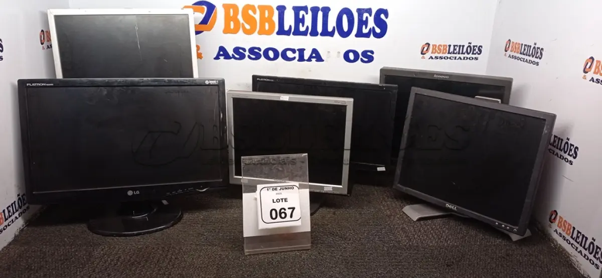 LOTE 067 - 06 MONITORES DE MARCAS E MODELOS DIVERSOS. (NO ESTADO) ATENÇÃO! FAZER A VISITAÇÃO ANTES DE ARREMATAR, NÃO SABEMOS SE FUNCIONA, LEILÃO NÃO TEM GARANTIA E NEM DEVOLUÇÃO, SUJEITO A POSSÍVEIS AVARIAS VISÍVEIS/OCULTAS E/OU AUSÊNCIA DE COMPONENTES.
