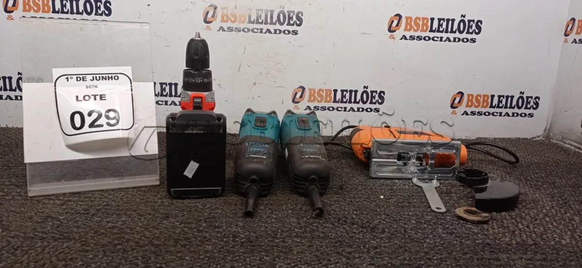 LOTE 029 - 01 FURADEIRA COM BATERIA 25V MARCA AUXOM, 01 SERRA TICO TICO MARCA MONDIAL E 02 ESMERILHADEIRAS SEM CABO MARCA TSSAPER. (NO ESTADO) ATENÇÃO! FAZER A VISITAÇÃO ANTES DE ARREMATAR, NÃO SABEMOS SE FUNCIONA, LEILÃO NÃO TEM GARANTIA E NEM DEVOLUÇÃO, SUJEITO A POSSÍVEIS AVARIAS VISÍVEIS/OCULTAS E/OU AUSÊNCIA DE COMPONENTES.