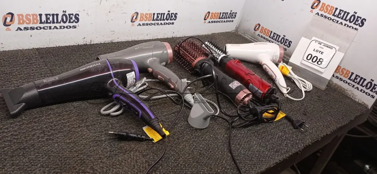 LOTE 008 - 03 SECADORES DE CABELO 220V E 02 ESCOVAS DE CABELO ELÉTRICAS 220V MARCA MONIDAL. (NO ESTADO) ATENÇÃO! FAZER A VISITAÇÃO ANTES DE ARREMATAR, NÃO SABEMOS SE FUNCIONA, LEILÃO NÃO TEM GARANTIA E NEM DEVOLUÇÃO, SUJEITO A POSSÍVEIS AVARIAS VISÍVEIS/OCULTAS E/OU AUSÊNCIA DE COMPONENTES.