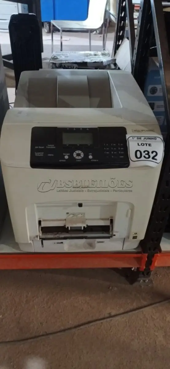 LOTE 032 - 01 IMPRESSORA MODELO AFICIO SP C430DN MARCA RICOH. (NO ESTADO) ATENÇÃO! FAZER A VISITAÇÃO ANTES DE ARREMATAR, NÃO SABEMOS SE FUNCIONA, LEILÃO NÃO TEM GARANTIA E NEM DEVOLUÇÃO, SUJEITO A POSSÍVEIS AVARIAS VISÍVEIS/OCULTAS E/OU AUSÊNCIA DE COMPONENTES.