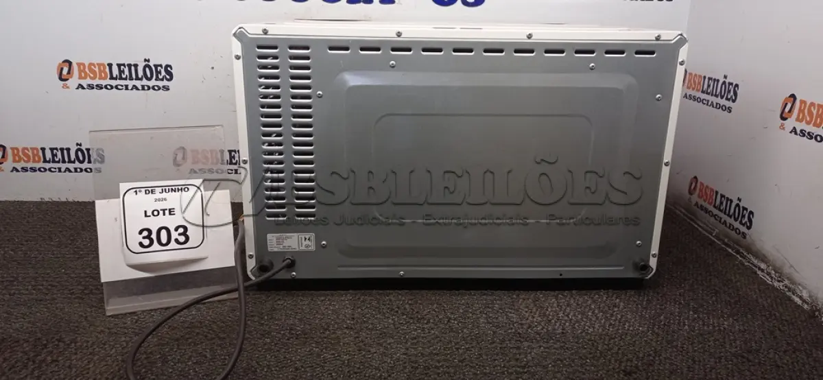 LOTE 303 - 01 FORNO 52L MODELO GRAND FAMILLY MARCA MONDIAL. (NO ESTADO) ATENÇÃO! FAZER A VISITAÇÃO ANTES DE ARREMATAR, NÃO SABEMOS SE FUNCIONA, LEILÃO NÃO TEM GARANTIA E NEM DEVOLUÇÃO, SUJEITO A POSSÍVEIS AVARIAS VISÍVEIS/OCULTAS E/OU AUSÊNCIA DE COMPONENTES.