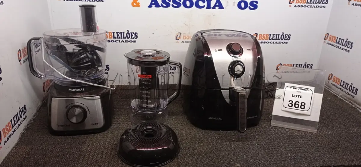 LOTE 368 - 01 AIR FRYER DE 5,5L E 01 LIQUIDIFICADOR MODELO TURBO MASTER MARCA MONDIAL. (NO ESTADO) ATENÇÃO! FAZER A VISITAÇÃO ANTES DE ARREMATAR, NÃO SABEMOS SE FUNCIONA, LEILÃO NÃO TEM GARANTIA E NEM DEVOLUÇÃO, SUJEITO A POSSÍVEIS AVARIAS VISÍVEIS/OCULTAS E/OU AUSÊNCIA DE COMPONENTES.