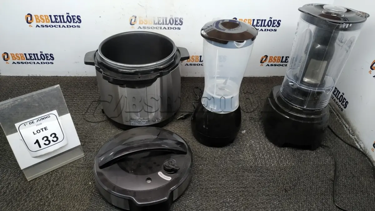 LOTE 133 - 01 PANELA DE PRESSÃO 220V MARCA MONDIAL E 02 LIQUIDIFICADORES 220V MARCA MONDIAL. (NO ESTADO) ATENÇÃO! FAZER A VISITAÇÃO ANTES DE ARREMATAR, NÃO SABEMOS SE FUNCIONA, LEILÃO NÃO TEM GARANTIA E NEM DEVOLUÇÃO, SUJEITO A POSSÍVEIS AVARIAS VISÍVEIS/OCULTAS E/OU AUSÊNCIA DE COMPONENTES.