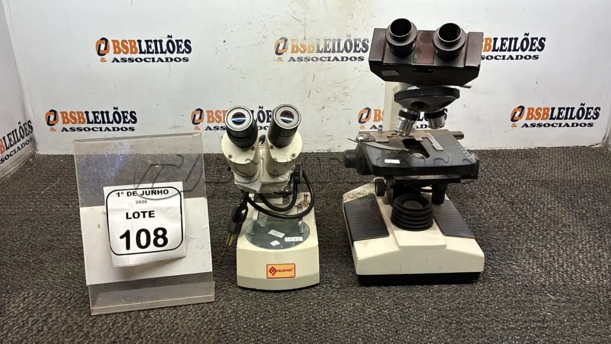 LOTE 108 - 02 MICROSCÓPIOS. (NO ESTADO) ATENÇÃO! FAZER A VISITAÇÃO ANTES DE ARREMATAR, NÃO SABEMOS SE FUNCIONA, LEILÃO NÃO TEM GARANTIA E NEM DEVOLUÇÃO, SUJEITO A POSSÍVEIS AVARIAS VISÍVEIS/OCULTAS E/OU AUSÊNCIA DE COMPONENTES.