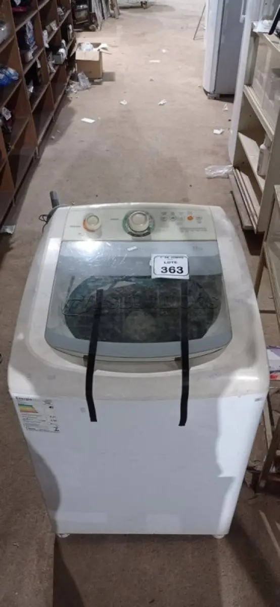 LOTE 363 - 01 MÁQUINA DE LAVAR 11KG 220V MARCA CONSUL. (NO ESTADO) ATENÇÃO! FAZER A VISITAÇÃO ANTES DE ARREMATAR, NÃO SABEMOS SE FUNCIONA, LEILÃO NÃO TEM GARANTIA E NEM DEVOLUÇÃO, SUJEITO A POSSÍVEIS AVARIAS VISÍVEIS/OCULTAS E/OU AUSÊNCIA DE COMPONENTES.