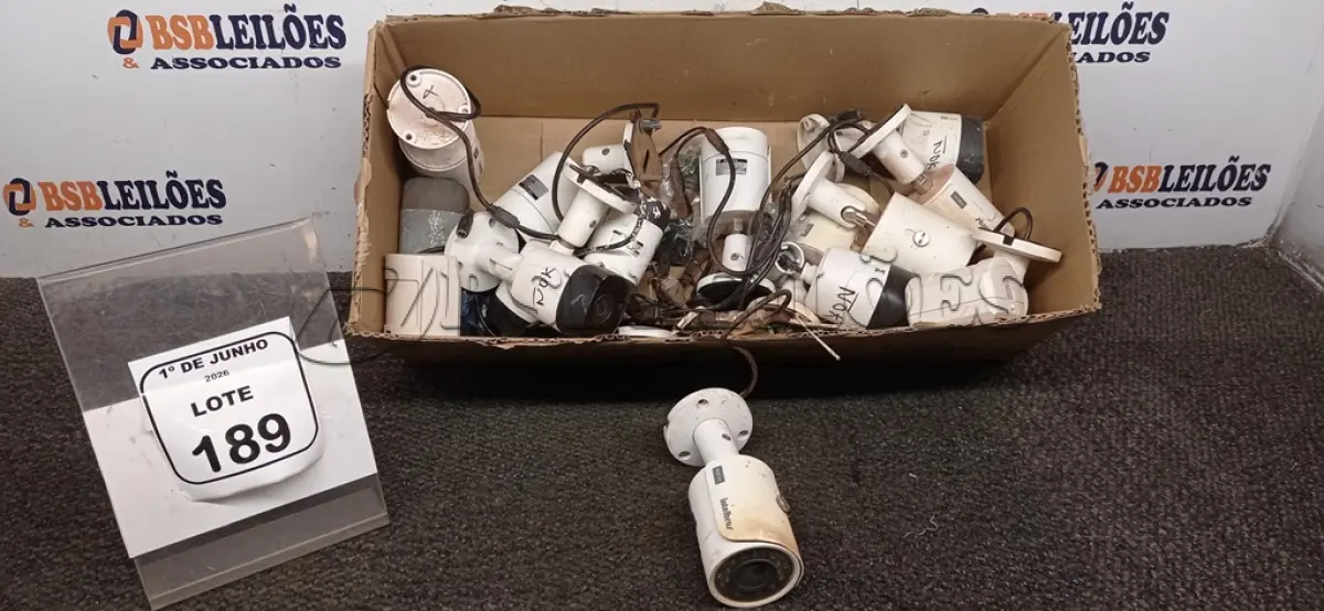 LOTE 189 - 02 SENSORES DE MOVIMENTO E 13 CÂMERAS DE SEGURANÇA DE MARCAS E MODELOS DIVERSOS. (NO ESTADO) ATENÇÃO! FAZER A VISITAÇÃO ANTES DE ARREMATAR, NÃO SABEMOS SE FUNCIONA, LEILÃO NÃO TEM GARANTIA E NEM DEVOLUÇÃO, SUJEITO A POSSÍVEIS AVARIAS VISÍVEIS/OCULTAS E/OU AUSÊNCIA DE COMPONENTES.