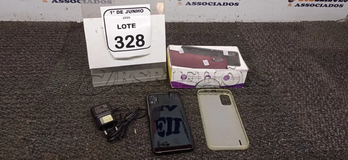 LOTE 328 - 01 SMARTPHONE COM CARREGADOR MODELO TWIST MARCA POSITIVO. (NO ESTADO) ATENÇÃO! FAZER A VISITAÇÃO ANTES DE ARREMATAR, NÃO SABEMOS SE FUNCIONA, LEILÃO NÃO TEM GARANTIA E NEM DEVOLUÇÃO, SUJEITO A POSSÍVEIS AVARIAS VISÍVEIS/OCULTAS E/OU AUSÊNCIA DE COMPONENTES.