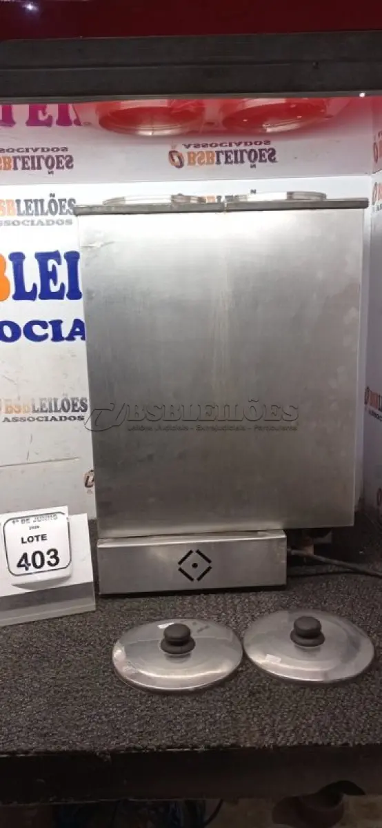 LOTE 403 - 01 CAFETEIRA INDUSTRIAL EM INOX MARCA MARCHESONI. (NO ESTADO) ATENÇÃO! FAZER A VISITAÇÃO ANTES DE ARREMATAR, NÃO SABEMOS SE FUNCIONA, LEILÃO NÃO TEM GARANTIA E NEM DEVOLUÇÃO, SUJEITO A POSSÍVEIS AVARIAS VISÍVEIS/OCULTAS E/OU AUSÊNCIA DE COMPONENTES.