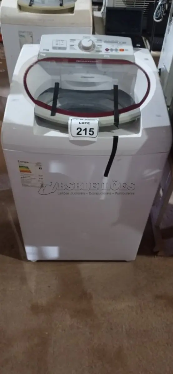 LOTE 215 - 01 MÁQUINA DE LAVAR DE 11KG 220V MARCA BRASTEMP. (NO ESTADO) ATENÇÃO! FAZER A VISITAÇÃO ANTES DE ARREMATAR, NÃO SABEMOS SE FUNCIONA, LEILÃO NÃO TEM GARANTIA E NEM DEVOLUÇÃO, SUJEITO A POSSÍVEIS AVARIAS VISÍVEIS/OCULTAS E/OU AUSÊNCIA DE COMPONENTES.