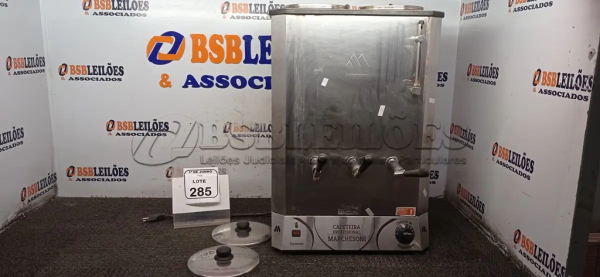 LOTE 285 - 01 CAFETEIRA INDUSTRIAL EM INOX MARCA MARCHESONI. (NO ESTADO) ATENÇÃO! FAZER A VISITAÇÃO ANTES DE ARREMATAR, NÃO SABEMOS SE FUNCIONA, LEILÃO NÃO TEM GARANTIA E NEM DEVOLUÇÃO, SUJEITO A POSSÍVEIS AVARIAS VISÍVEIS/OCULTAS E/OU AUSÊNCIA DE COMPONENTES.