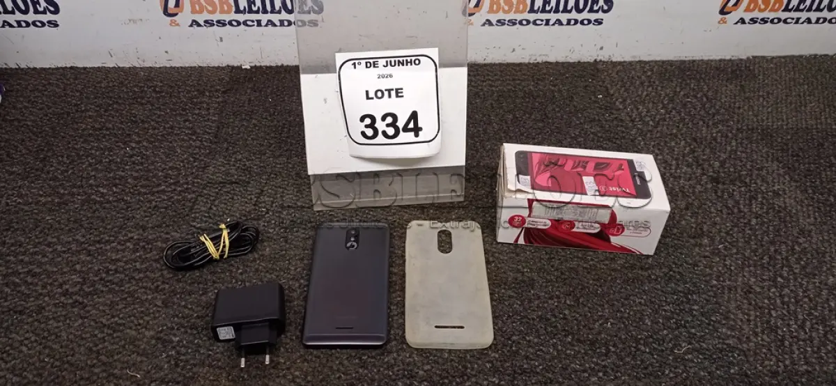 LOTE 334 - 01 SMARTPHONE COM CARREGADOR MODELO TWIST MARCA POSITIVO. (NO ESTADO) ATENÇÃO! FAZER A VISITAÇÃO ANTES DE ARREMATAR, NÃO SABEMOS SE FUNCIONA, LEILÃO NÃO TEM GARANTIA E NEM DEVOLUÇÃO, SUJEITO A POSSÍVEIS AVARIAS VISÍVEIS/OCULTAS E/OU AUSÊNCIA DE COMPONENTES.