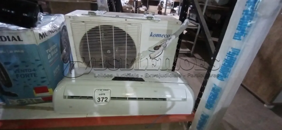 LOTE 372 - 01 CONDENSADORA DE 12.000 BTU/H E 01 EVAPORADORA MARCA ELECTROLUX. (NO ESTADO) ATENÇÃO! FAZER A VISITAÇÃO ANTES DE ARREMATAR, NÃO SABEMOS SE FUNCIONA, LEILÃO NÃO TEM GARANTIA E NEM DEVOLUÇÃO, SUJEITO A POSSÍVEIS AVARIAS VISÍVEIS/OCULTAS E/OU AUSÊNCIA DE COMPONENTES.