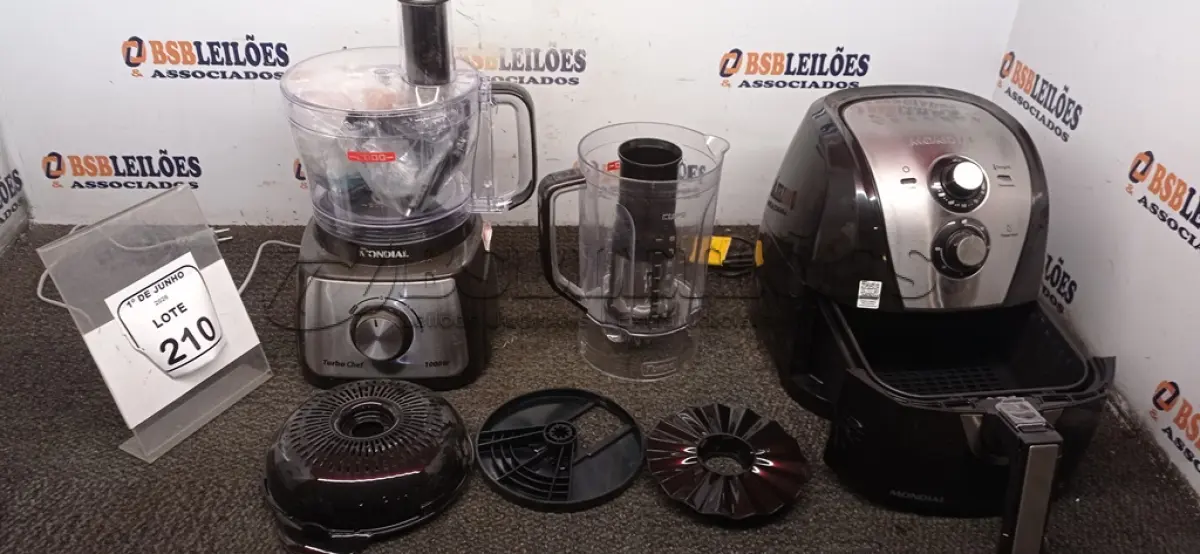 LOTE 210 - 01 AIR FRYER DE 4L 220V MARCA MONDIAL E 01 LIQUIDIFICADOR MODELO TURBO CHEF 220V MARCA MONDIAL. (NO ESTADO) ATENÇÃO! FAZER A VISITAÇÃO ANTES DE ARREMATAR, NÃO SABEMOS SE FUNCIONA, LEILÃO NÃO TEM GARANTIA E NEM DEVOLUÇÃO, SUJEITO A POSSÍVEIS AVARIAS VISÍVEIS/OCULTAS E/OU AUSÊNCIA DE COMPONENTES.