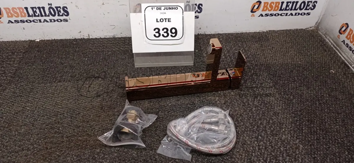 LOTE 339 - 01 TORNEIRA MISTURADOR MARCA PRIZI COM ACESSÓRIOS. (NO ESTADO) ATENÇÃO! FAZER A VISITAÇÃO ANTES DE ARREMATAR, NÃO SABEMOS SE FUNCIONA, LEILÃO NÃO TEM GARANTIA E NEM DEVOLUÇÃO, SUJEITO A POSSÍVEIS AVARIAS VISÍVEIS/OCULTAS E/OU AUSÊNCIA DE COMPONENTES.