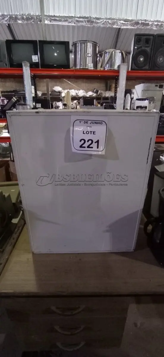 LOTE 221 - 01 ESTUFA PARA ESTERILIZAÇÃO E SECAGEM. (NO ESTADO) ATENÇÃO! FAZER A VISITAÇÃO ANTES DE ARREMATAR, NÃO SABEMOS SE FUNCIONA, LEILÃO NÃO TEM GARANTIA E NEM DEVOLUÇÃO, SUJEITO A POSSÍVEIS AVARIAS VISÍVEIS/OCULTAS E/OU AUSÊNCIA DE COMPONENTES.