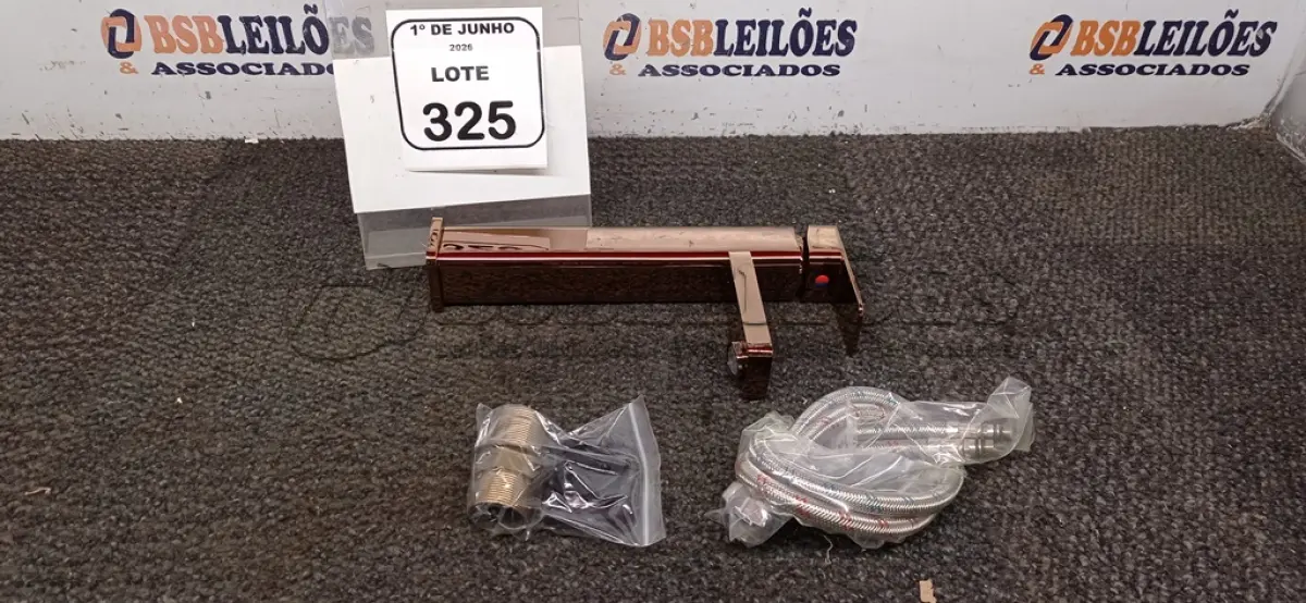 LOTE 325 - 01 TORNEIRA MISTURADOR MARCA PRIZI COM ACESSÓRIOS. (NO ESTADO) ATENÇÃO! FAZER A VISITAÇÃO ANTES DE ARREMATAR, NÃO SABEMOS SE FUNCIONA, LEILÃO NÃO TEM GARANTIA E NEM DEVOLUÇÃO, SUJEITO A POSSÍVEIS AVARIAS VISÍVEIS/OCULTAS E/OU AUSÊNCIA DE COMPONENTES.