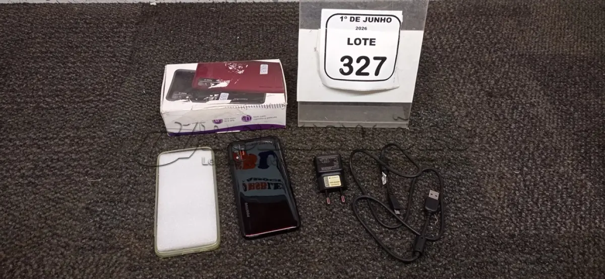 LOTE 327 - 01 SMARTPHONE COM CARREGADOR MODELO TWIST MARCA POSITIVO. (NO ESTADO) ATENÇÃO! FAZER A VISITAÇÃO ANTES DE ARREMATAR, NÃO SABEMOS SE FUNCIONA, LEILÃO NÃO TEM GARANTIA E NEM DEVOLUÇÃO, SUJEITO A POSSÍVEIS AVARIAS VISÍVEIS/OCULTAS E/OU AUSÊNCIA DE COMPONENTES.