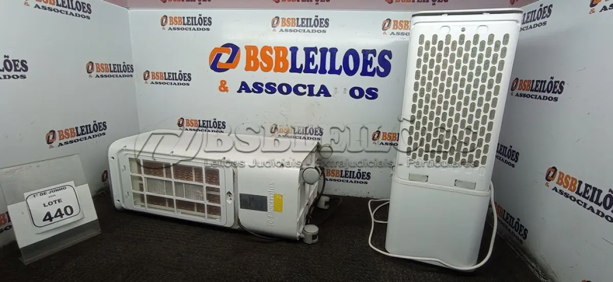 LOTE 440 - 02 CLIMATIZADORES DE AR MARCAS CADENCE E ELECTROLUX. (NO ESTADO) ATENÇÃO! FAZER A VISITAÇÃO ANTES DE ARREMATAR, NÃO SABEMOS SE FUNCIONA, LEILÃO NÃO TEM GARANTIA E NEM DEVOLUÇÃO, SUJEITO A POSSÍVEIS AVARIAS VISÍVEIS/OCULTAS E/OU AUSÊNCIA DE COMPONENTES.