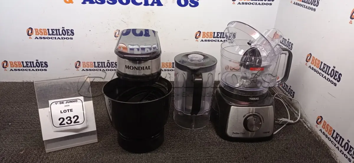LOTE 232 - 01 BATEDEIRA PLANETÁRIA INCOMPLETA MARCA MONDIAL E 01 LIQUIDIFICADOR MODELO TURBO CHEF 220V MARCA MONDIAL. (NO ESTADO) ATENÇÃO! FAZER A VISITAÇÃO ANTES DE ARREMATAR, NÃO SABEMOS SE FUNCIONA, LEILÃO NÃO TEM GARANTIA E NEM DEVOLUÇÃO, SUJEITO A POSSÍVEIS AVARIAS VISÍVEIS/OCULTAS E/OU AUSÊNCIA DE COMPONENTES.