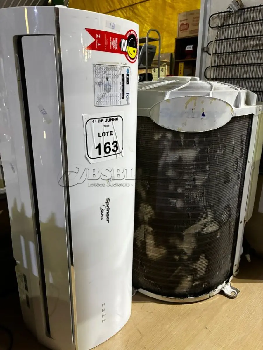 LOTE 163 - 01 CONDENSADORA 18.000 BTU/H MARCA CARRIER E 01 EVAPORADORA DE 12.000 BTU/H MARCA MIDEA. (NO ESTADO) ATENÇÃO! FAZER A VISITAÇÃO ANTES DE ARREMATAR, NÃO SABEMOS SE FUNCIONA, LEILÃO NÃO TEM GARANTIA E NEM DEVOLUÇÃO, SUJEITO A POSSÍVEIS AVARIAS VISÍVEIS/OCULTAS E/OU AUSÊNCIA DE COMPONENTES.