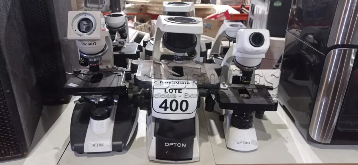 LOTE 400 - 06 MICROSCÓPIOS DE MODELOS DIVERSOS INCOMPLETOS. (NO ESTADO) ATENÇÃO! FAZER A VISITAÇÃO ANTES DE ARREMATAR, NÃO SABEMOS SE FUNCIONA, LEILÃO NÃO TEM GARANTIA E NEM DEVOLUÇÃO, SUJEITO A POSSÍVEIS AVARIAS VISÍVEIS/OCULTAS E/OU AUSÊNCIA DE COMPONENTES.
