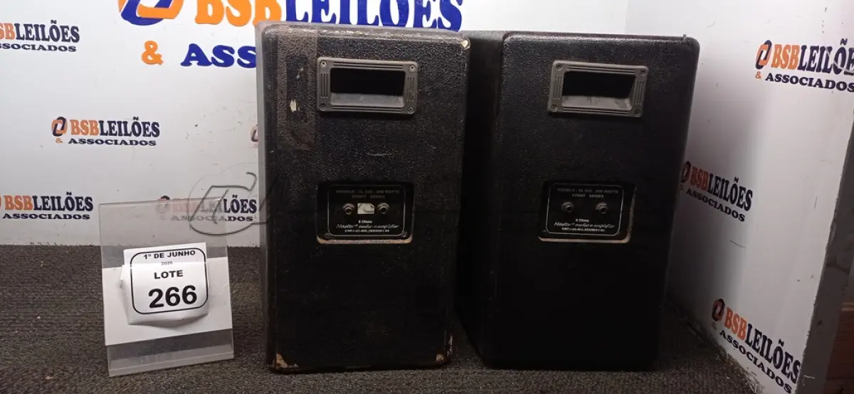 LOTE 266 - 02 CAIXAS DE SOM ALTO FALANTES MARCA MASTER. (NO ESTADO) ATENÇÃO! FAZER A VISITAÇÃO ANTES DE ARREMATAR, NÃO SABEMOS SE FUNCIONA, LEILÃO NÃO TEM GARANTIA E NEM DEVOLUÇÃO, SUJEITO A POSSÍVEIS AVARIAS VISÍVEIS/OCULTAS E/OU AUSÊNCIA DE COMPONENTES.