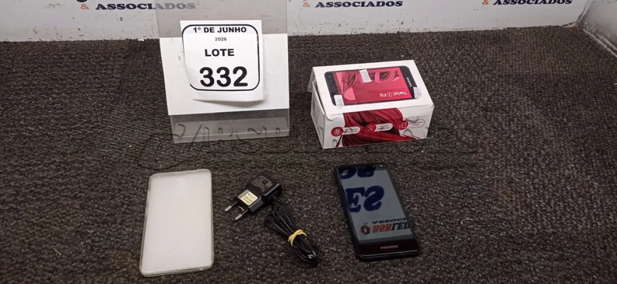 LOTE 332 - 01 SMARTPHONE COM CARREGADOR MODELO TWIST MARCA POSITIVO. (NO ESTADO) ATENÇÃO! FAZER A VISITAÇÃO ANTES DE ARREMATAR, NÃO SABEMOS SE FUNCIONA, LEILÃO NÃO TEM GARANTIA E NEM DEVOLUÇÃO, SUJEITO A POSSÍVEIS AVARIAS VISÍVEIS/OCULTAS E/OU AUSÊNCIA DE COMPONENTES.