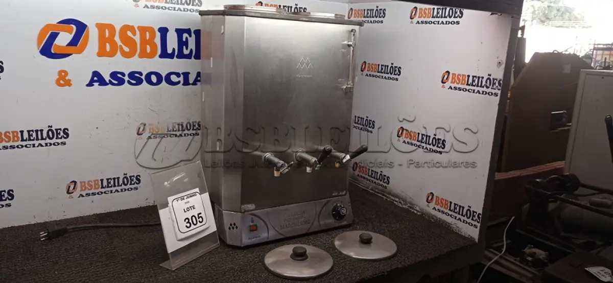 LOTE 305 - 01 CAFETEIRA INDUSTRIAL EM INOX MARCA MARCHESONI. (NO ESTADO) ATENÇÃO! FAZER A VISITAÇÃO ANTES DE ARREMATAR, NÃO SABEMOS SE FUNCIONA, LEILÃO NÃO TEM GARANTIA E NEM DEVOLUÇÃO, SUJEITO A POSSÍVEIS AVARIAS VISÍVEIS/OCULTAS E/OU AUSÊNCIA DE COMPONENTES.
