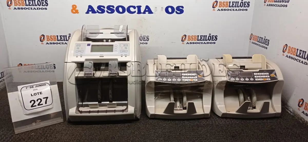 LOTE 227 - 03 MÁQUINAS DE CONTAR DE CÉDULAS DE MODELOS E MARCAS DIVERSAS. (NO ESTADO) ATENÇÃO! FAZER A VISITAÇÃO ANTES DE ARREMATAR, NÃO SABEMOS SE FUNCIONA, LEILÃO NÃO TEM GARANTIA E NEM DEVOLUÇÃO, SUJEITO A POSSÍVEIS AVARIAS VISÍVEIS/OCULTAS E/OU AUSÊNCIA DE COMPONENTES.