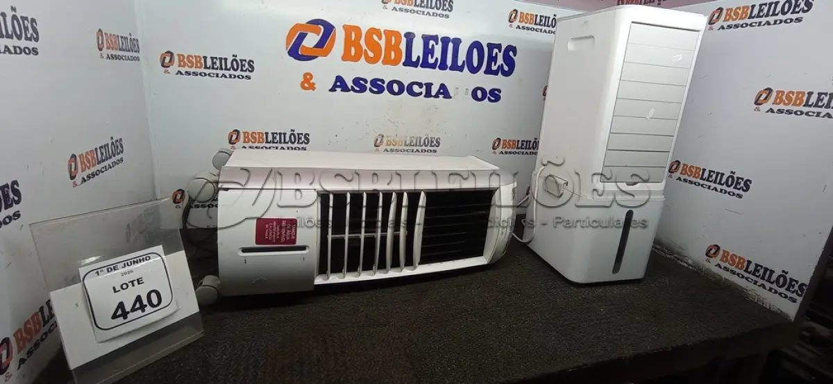 LOTE 440 - 02 CLIMATIZADORES DE AR MARCAS CADENCE E ELECTROLUX. (NO ESTADO) ATENÇÃO! FAZER A VISITAÇÃO ANTES DE ARREMATAR, NÃO SABEMOS SE FUNCIONA, LEILÃO NÃO TEM GARANTIA E NEM DEVOLUÇÃO, SUJEITO A POSSÍVEIS AVARIAS VISÍVEIS/OCULTAS E/OU AUSÊNCIA DE COMPONENTES.