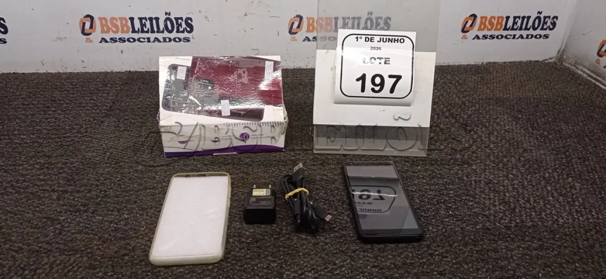 LOTE 197 - 01 SMARTPHONE MODELO TWIST MARCA POSITIVO. (NO ESTADO) ATENÇÃO! FAZER A VISITAÇÃO ANTES DE ARREMATAR, NÃO SABEMOS SE FUNCIONA, LEILÃO NÃO TEM GARANTIA E NEM DEVOLUÇÃO, SUJEITO A POSSÍVEIS AVARIAS VISÍVEIS/OCULTAS E/OU AUSÊNCIA DE COMPONENTES.