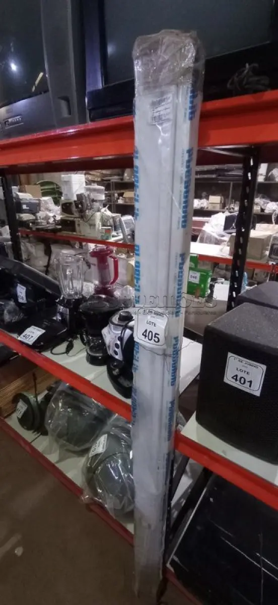 LOTE 405 - 01 PORTA SANFONADA PVC DE 0,86X2,10 NA COR BRANCA MARCA PLASTILIT. (NO ESTADO) ATENÇÃO! FAZER A VISITAÇÃO ANTES DE ARREMATAR, NÃO SABEMOS SE FUNCIONA, LEILÃO NÃO TEM GARANTIA E NEM DEVOLUÇÃO, SUJEITO A POSSÍVEIS AVARIAS VISÍVEIS/OCULTAS E/OU AUSÊNCIA DE COMPONENTES.