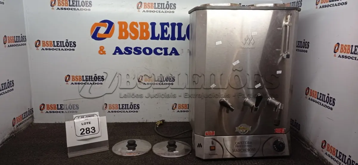LOTE 283 - 01 CAFETEIRA INDUSTRIAL EM INOX MARCA MARCHESONI. (NO ESTADO) ATENÇÃO! FAZER A VISITAÇÃO ANTES DE ARREMATAR, NÃO SABEMOS SE FUNCIONA, LEILÃO NÃO TEM GARANTIA E NEM DEVOLUÇÃO, SUJEITO A POSSÍVEIS AVARIAS VISÍVEIS/OCULTAS E/OU AUSÊNCIA DE COMPONENTES.