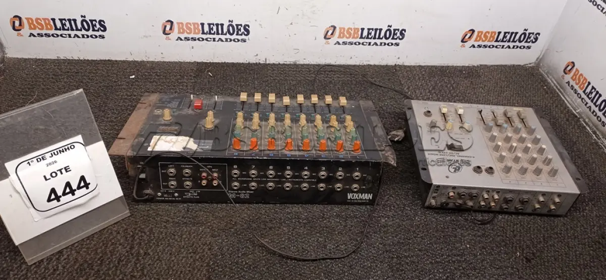 LOTE 444 - 01 MESA DE SOM AC-DC 12V MARCA STAR E 01 MESA DE SOM MODELO M-82 MARCA VOXMAN. (NO ESTADO) ATENÇÃO! FAZER A VISITAÇÃO ANTES DE ARREMATAR, NÃO SABEMOS SE FUNCIONA, LEILÃO NÃO TEM GARANTIA E NEM DEVOLUÇÃO, SUJEITO A POSSÍVEIS AVARIAS VISÍVEIS/OCULTAS E/OU AUSÊNCIA DE COMPONENTES.
