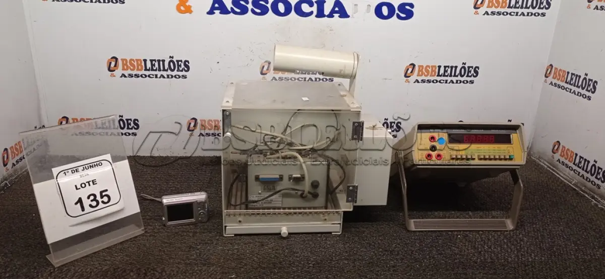LOTE 135 - 01 MULTÍMETRO ANALÓGICOS MODELO MDM-8145 MARCA MINPA E 01 CAIXA DE CONDICIONAMENTO ANIMAL MODELO EP-102 COM PAINEL DE CONTROLE MODELO CS 0199 110V. (NO ESTADO) ATENÇÃO! FAZER A VISITAÇÃO ANTES DE ARREMATAR, NÃO SABEMOS SE FUNCIONA, LEILÃO NÃO TEM GARANTIA E NEM DEVOLUÇÃO, SUJEITO A POSSÍVEIS AVARIAS VISÍVEIS/OCULTAS E/OU AUSÊNCIA DE COMPONENTES.