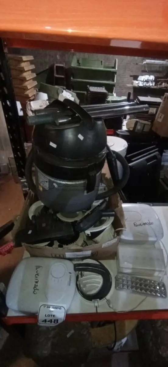 LOTE 448 - 01 ASPIRADOR DE PÓ MARCA ELECTROLUX, VÁRIAS LUMINÁRIAS DE EMBUTIR E CENTRAIS ELÉTRICAS MARCAS E MODELOS DIVERSOS. (NO ESTADO) ATENÇÃO! FAZER A VISITAÇÃO ANTES DE ARREMATAR, NÃO SABEMOS SE FUNCIONA, LEILÃO NÃO TEM GARANTIA E NEM DEVOLUÇÃO, SUJEITO A POSSÍVEIS AVARIAS VISÍVEIS/OCULTAS E/OU AUSÊNCIA DE COMPONENTES.